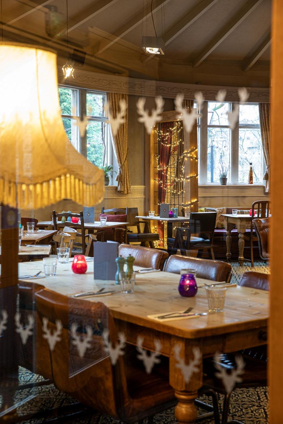 Отель The Devonshire Arms Баслоу Экстерьер фото