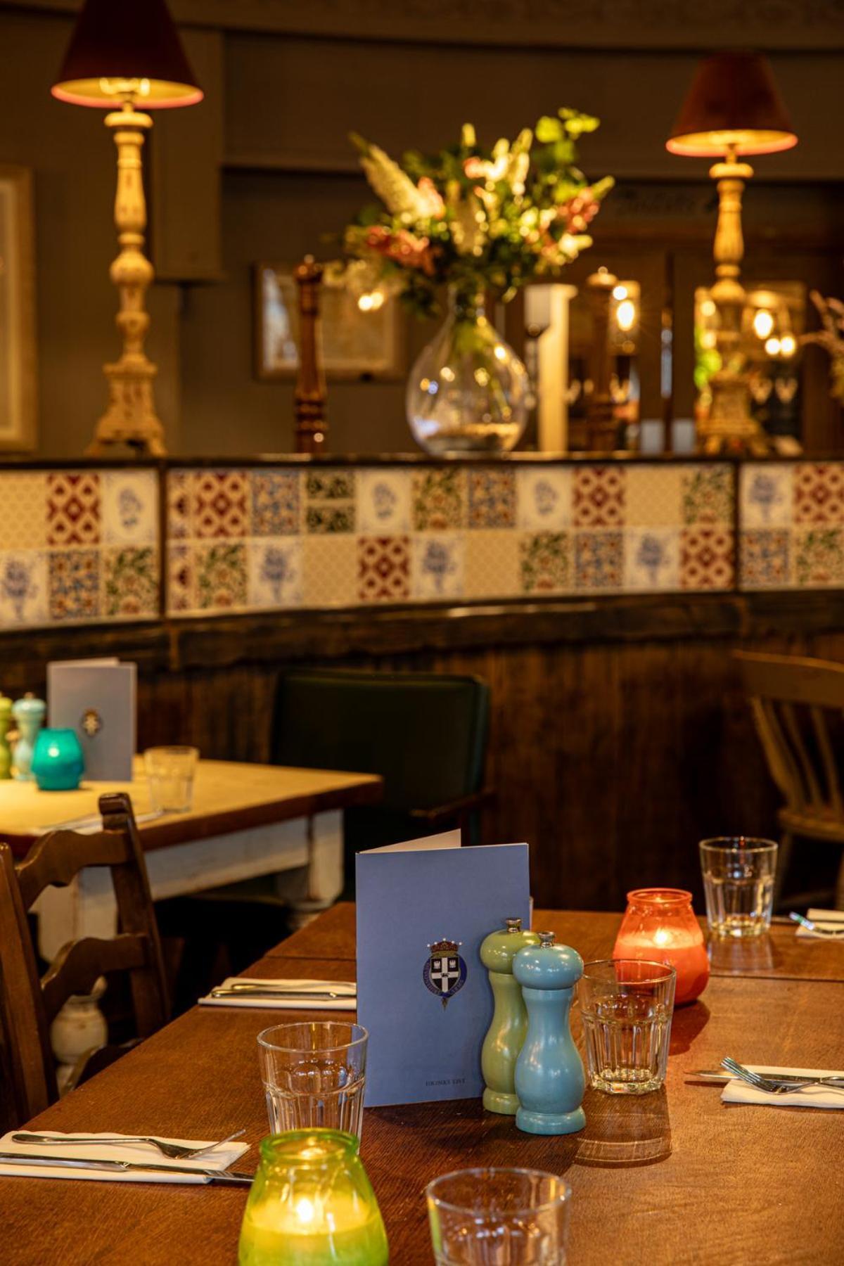 Отель The Devonshire Arms Баслоу Экстерьер фото
