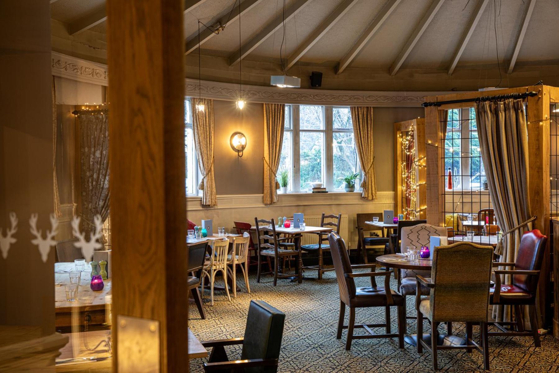Отель The Devonshire Arms Баслоу Экстерьер фото