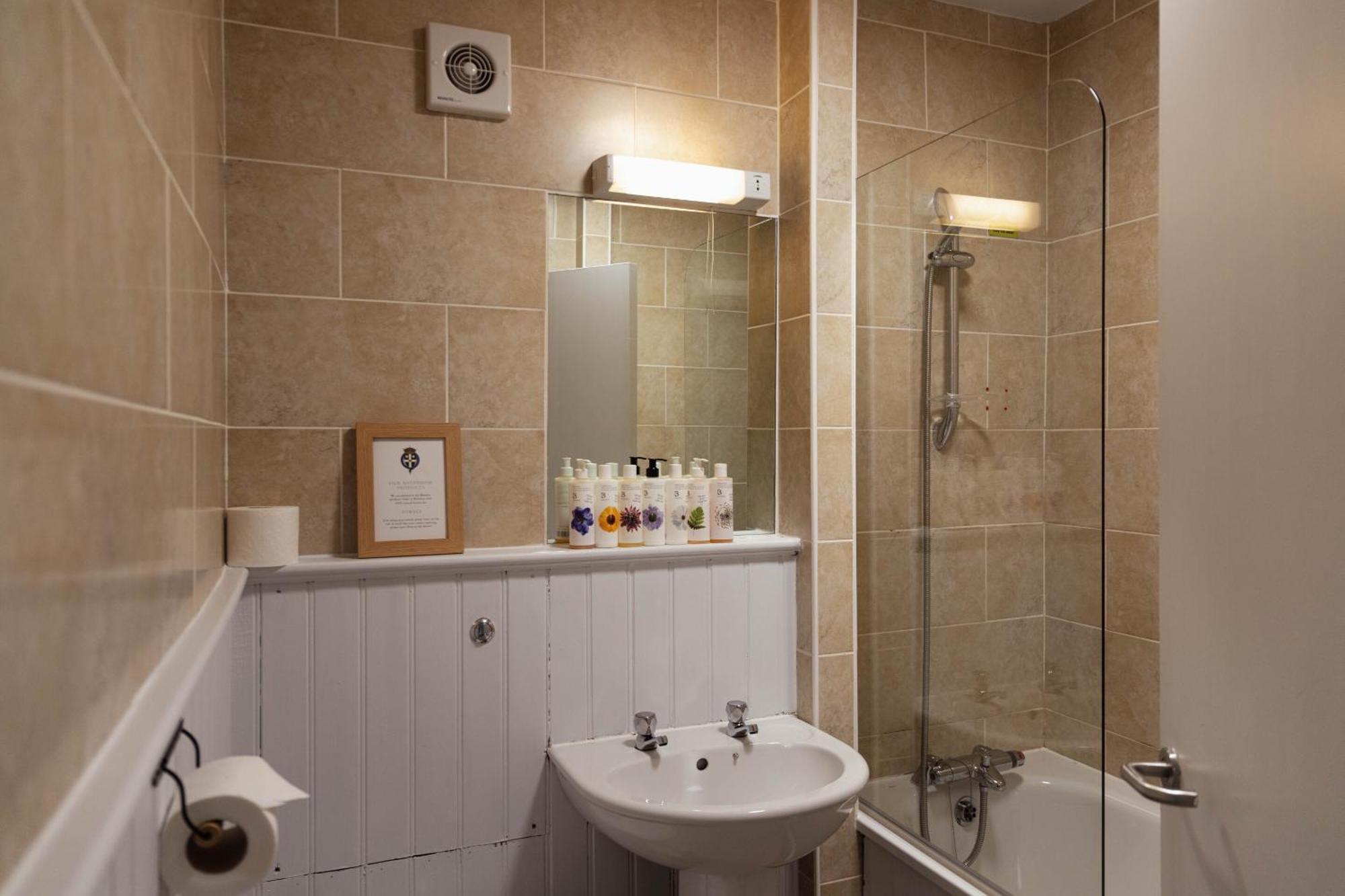 Отель The Devonshire Arms Баслоу Номер фото